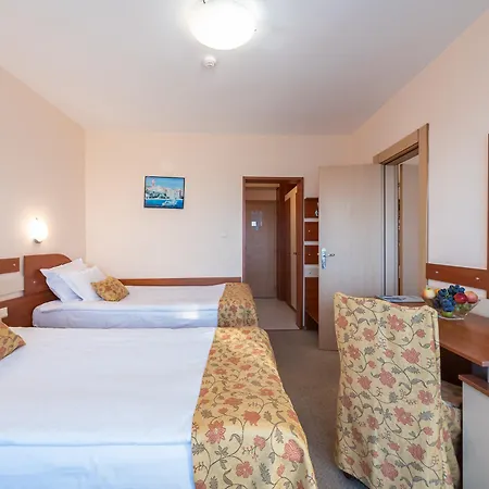 бургас бийч 4*